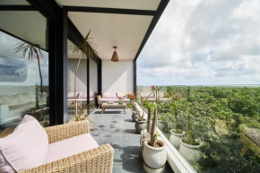 Superb Holiday Penthouse with Spectacular Jungle View Rooftop with Plunge Pool BBQAmenities